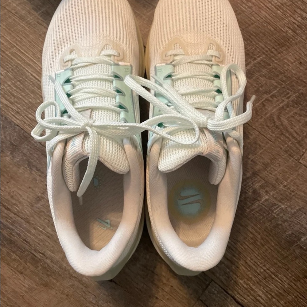 Nike Pegasus 40 Athletic Shoes